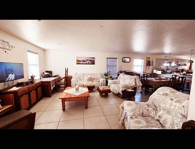 4 BEDROOM HOUSE FOR SALE IN DWARSKERSBOS